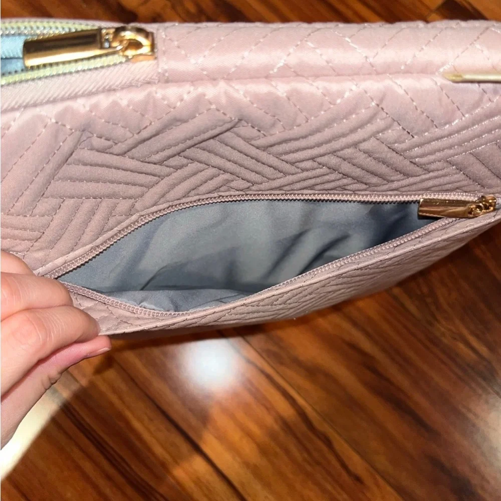 N/A pink macbook